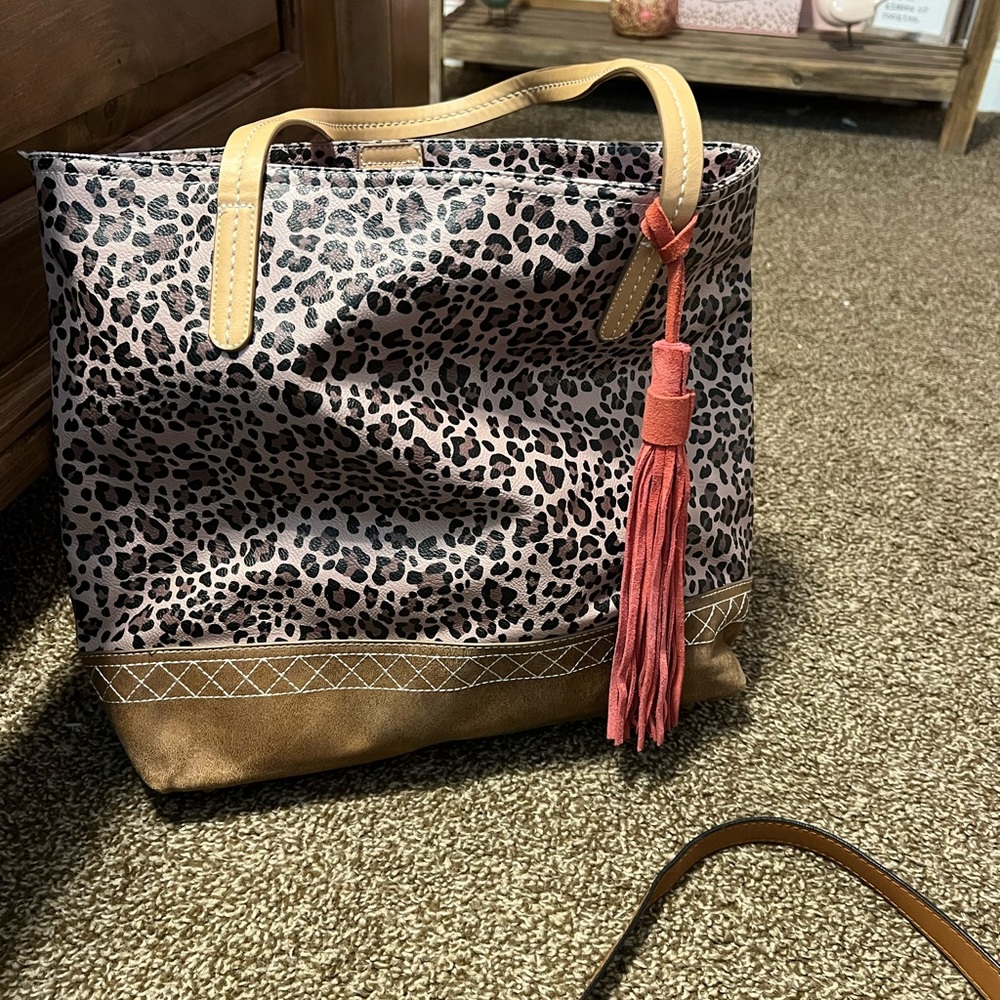 Shoulder bag. Catchfly studio bag. Gently used. Pet free and smoke free home.